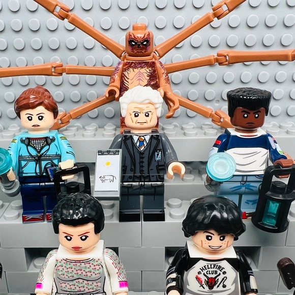 Stranger Things Custom Minifigures Lot of 8 - Picture 4 of 6